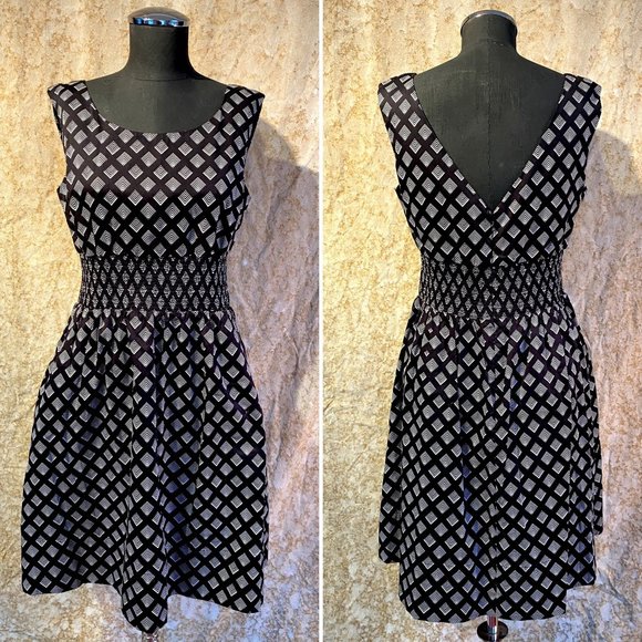 White House Black Market Dresses & Skirts - White House Black Market Sleeveless Midi Dress Size 6